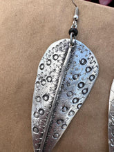Load image into Gallery viewer, Chuma Earrings